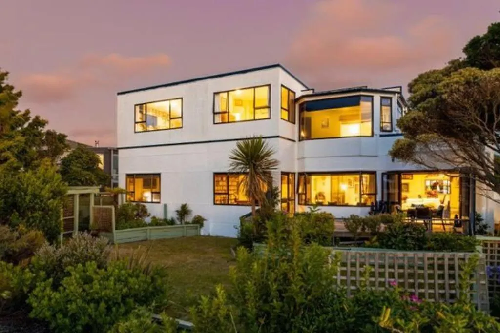 Holiday home Sandwalk - Big, Bold, Beachfront Paraparaumu New Zealand