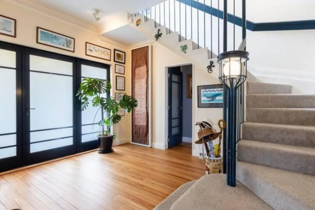 Sandwalk - Big, Bold, Beachfront Paraparaumu