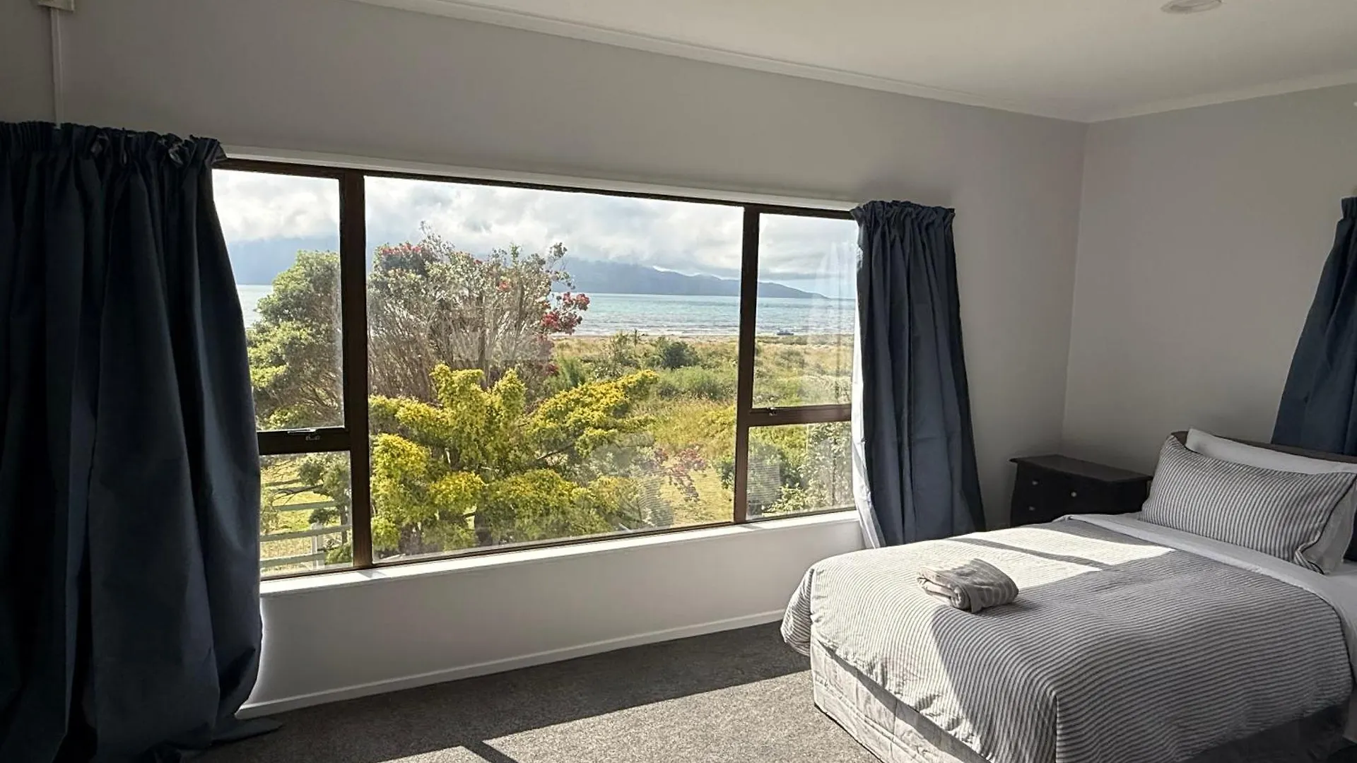 Sandwalk - Big, Bold, Beachfront Paraparaumu New Zealand